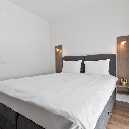 Grand Hill Flats Apartment Oradea Exterior photo
