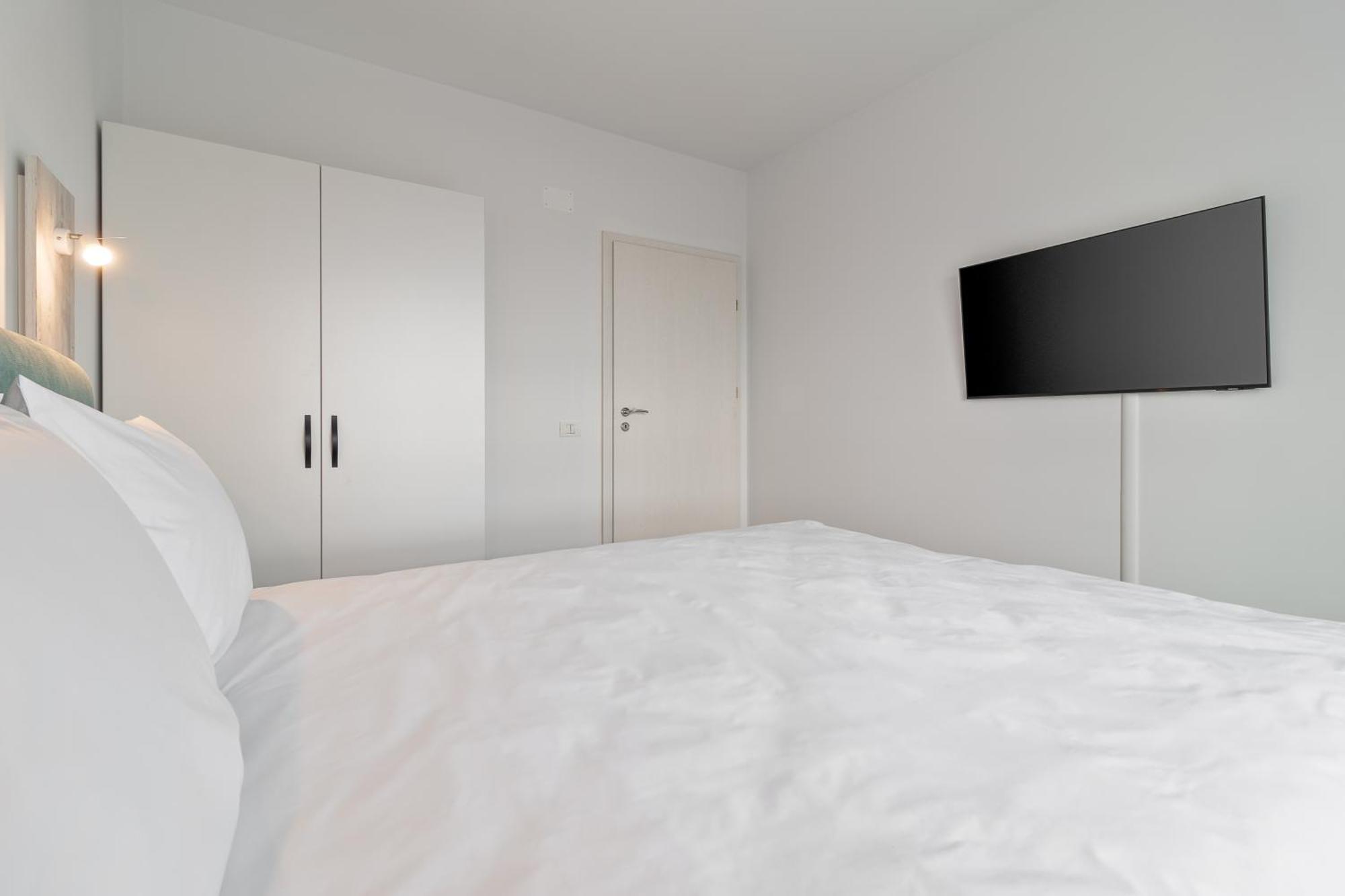 Grand Hill Flats Apartment Oradea Exterior photo